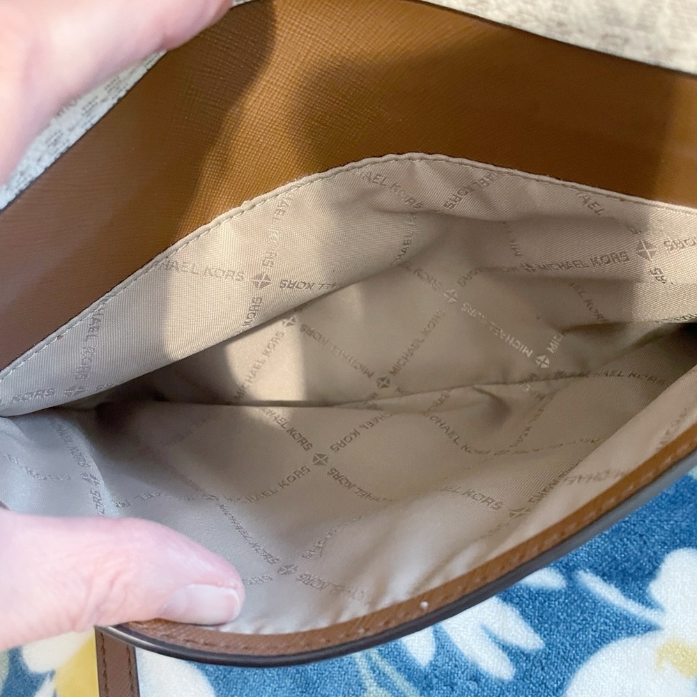 Michael Kors Jet Set Brown/Vanilla Logo Crossbody Bag - Picture 10 of 14
